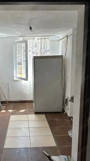 casa de vanzare cu curte - imagine 4