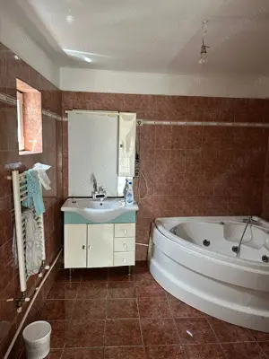 casa de vanzare cu curte - imagine 5