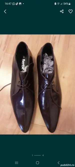 Pantofi 44 eleganti de piele de culoare violet. Marca BERTIE. 