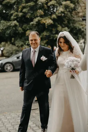 Vând rochie de mireasă în stare bună!