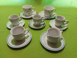 Cescute pentru cafea cu farfurii buc = 7