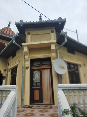 Casă plus  spati comerciale industriale si anexe 1000 de metri pătrați constribil plus teren 19 ari 