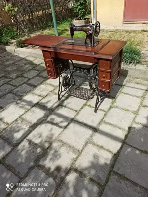 Vând mașina de cusut 