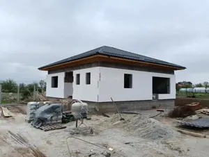 Casa individuala-3 camere-Toate utilitatile-Asfalt-STB-Mutare rapida