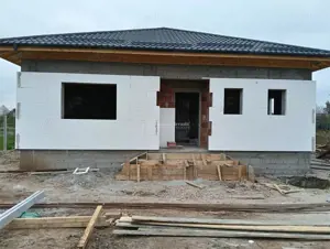 Casa individuala-3 camere-Toate utilitatile-Asfalt-STB-Mutare rapida - imagine 2