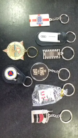 Lingurite, insigne, embleme, brelocuri si diverse-pentru colectie  