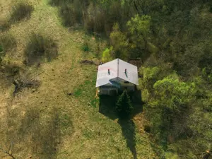 Proprietate unică în Tarcău – 30.283 mp intravilan, casă P+M - imagine 7