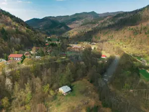 Proprietate unică în Tarcău – 30.283 mp intravilan, casă P+M - imagine 2