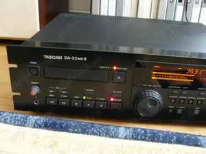 DAT Profesional Tascam da 30 mk2 - imagine 3