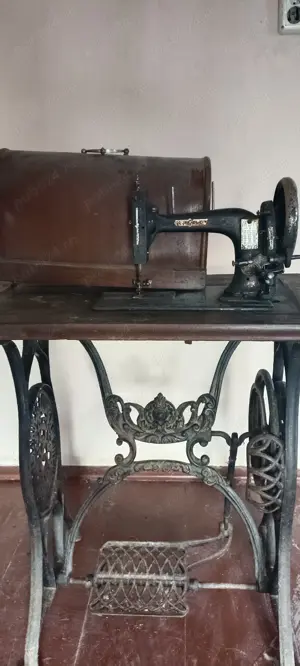 Vând mașină de cusut Singer