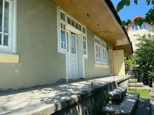 Casa 75 mp si teren 1000 mp Sarata Bacau - imagine 2