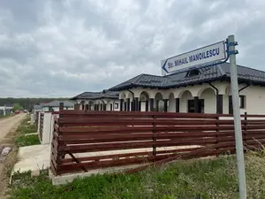 Ciolpani - (spre Izvorani), str. Mihail Manolescu - teren 1500 mp d= 16 m.