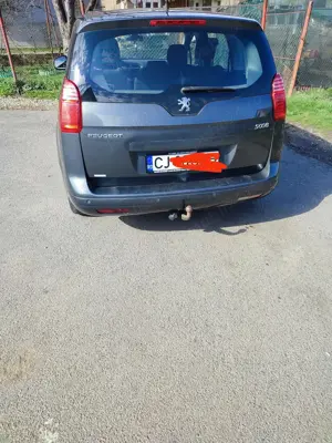 Vând Peugeot 5008