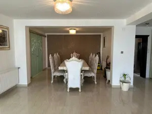 Casa de vanzare zona targul saptamanal - imagine 7