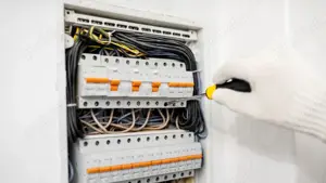 Reparatii intretinere montaje retele electrice de apartament - imagine 2