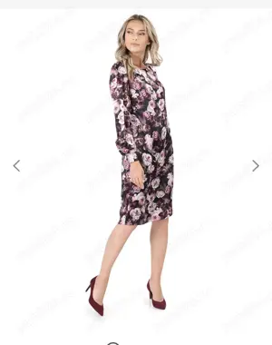 Rochie înflorată , mărimea 42, culori plăcute , material de calitate mătase,cu mâneci lungi ,