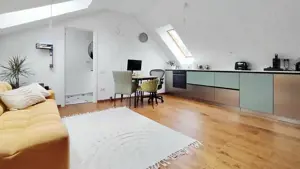 Central - Strada Lunga - imagine 3