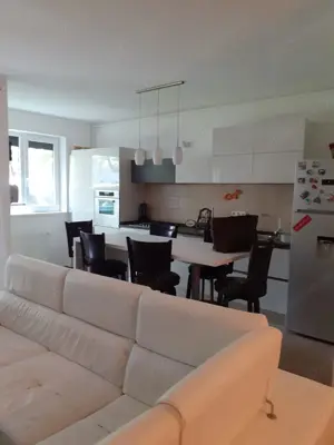 3 cam pe 2 niveluri cu scara interioaa Complex RING loc de parcare - imagine 15