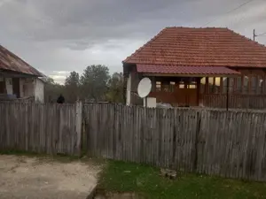 Vând casa bătrâneasca  - imagine 3