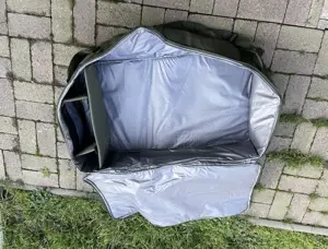 Vand geanta navomodel