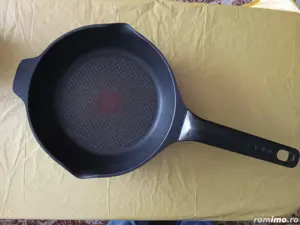 Tigaie teflonata, folosită, urme mici de uzură 