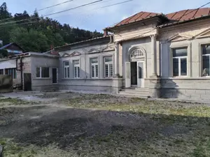 Ultracentral - Casa si teren str. Petru Rares nr. 27 C Piatra Neamt.  - imagine 2