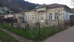 Ultracentral - Casa si teren str. Petru Rares nr. 27 C Piatra Neamt.  - imagine 6