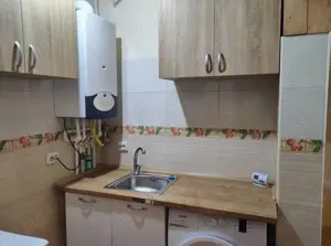 Inchiriez apartament 2 camere  -Bld 1mai Vechi - imagine 2