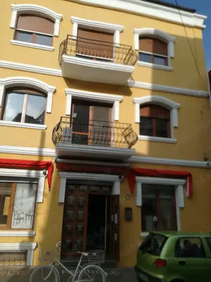 Ofer spre inchiriere spatiu comercial cu poziționare strategică în centrul orașului . 