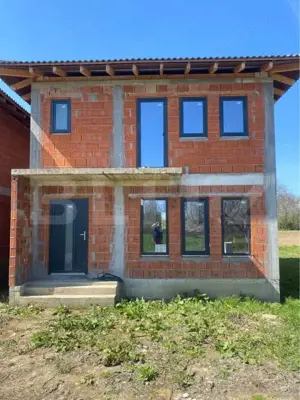 Casa de vanzare cu 2 camere, 93 mp, zona Martinesti