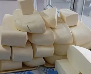 Branza de vaci foarte gustoasa si grasa