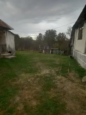 Vând casa bătrâneasca
