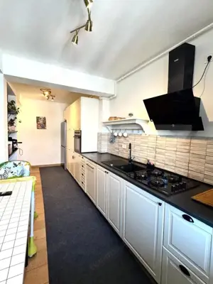 Apartament tip penthouse de vanzare, 2 camere, terasa, zona Coresi - imagine 3