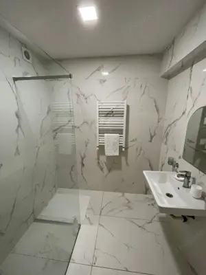 Apartament 3 camere de vanzare in zona Lipovei