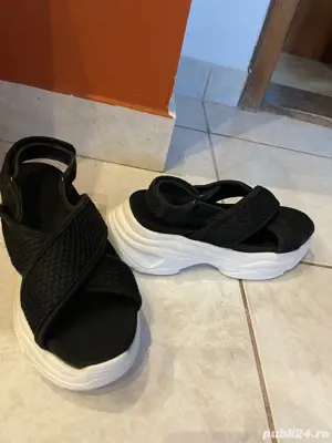 Sandale tip sneakers negre,talpa alba,Zara,purtate o data,mar 39