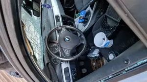 Dezmembrez bmw 320i e90