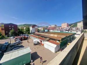 Spațiu generos in Piatra Neamt - perfect pentru afacerea ta - imagine 20
