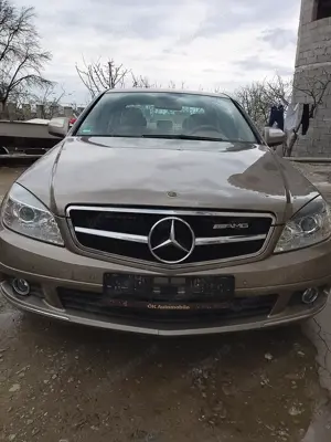 Vând Mercedes  C class