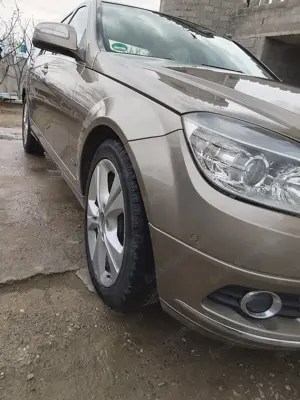 Mercedes Benz C Class  - imagine 4