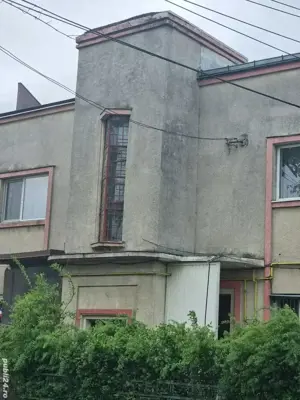 A 42 Proprietarul vinde apart 2 camere in vila lîngă Casa Memoriala George Bacovia, zona centrala