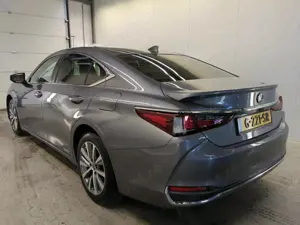 Lexus Seria ES 300h, CAP. CIL.-  2.5 Hybrid, 222CP, An- 2019. - imagine 3 Lexus Seria ES 300h, CAP. CIL.-  2.5 Hybrid, 222CP, An- 2019. - imagine 3