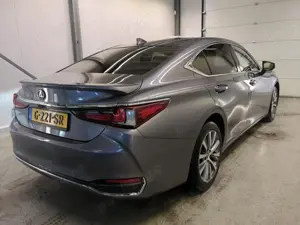 Lexus Seria ES 300h, CAP. CIL.-  2.5 Hybrid, 222CP, An- 2019. - imagine 4 Lexus Seria ES 300h, CAP. CIL.-  2.5 Hybrid, 222CP, An- 2019. - imagine 4