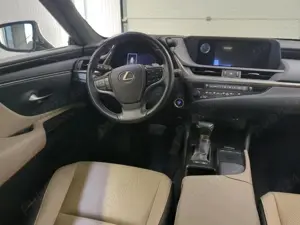 Lexus Seria ES 300h, CAP. CIL.-  2.5 Hybrid, 222CP, An- 2019. - imagine 7 Lexus Seria ES 300h, CAP. CIL.-  2.5 Hybrid, 222CP, An- 2019. - imagine 7