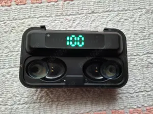 Cutie pentru  incarcare casti wifi, USB si USB  C 