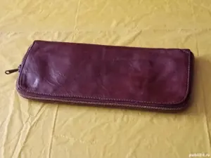 Penar școlar din piele, vechi de 40 ani