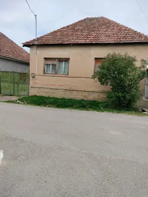 Vând casă bătrânească în Hidiselu de Dobresti