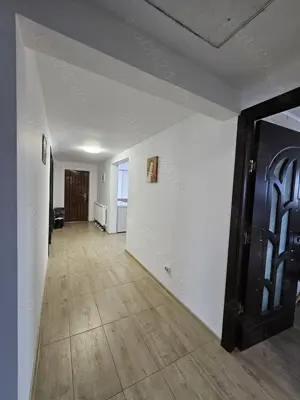 Casă de vânzare - 3 dormitoare, salon spațios, anexă și teren generos - 648 mp - imagine 7