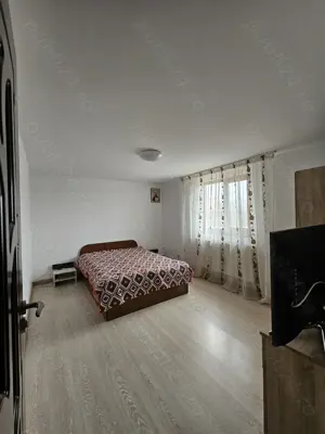 Casă de vânzare - 3 dormitoare, salon spațios, anexă și teren generos - 648 mp - imagine 6