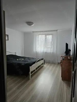 Casă de vânzare - 3 dormitoare, salon spațios, anexă și teren generos - 648 mp - imagine 8