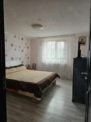 Casă de vânzare - 3 dormitoare, salon spațios, anexă și teren generos - 648 mp - imagine 9